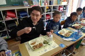 久しぶりに教室内で給食を頂きました