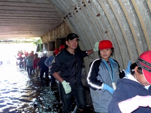 ヒャー水位が深く水が長靴の中に・・・。