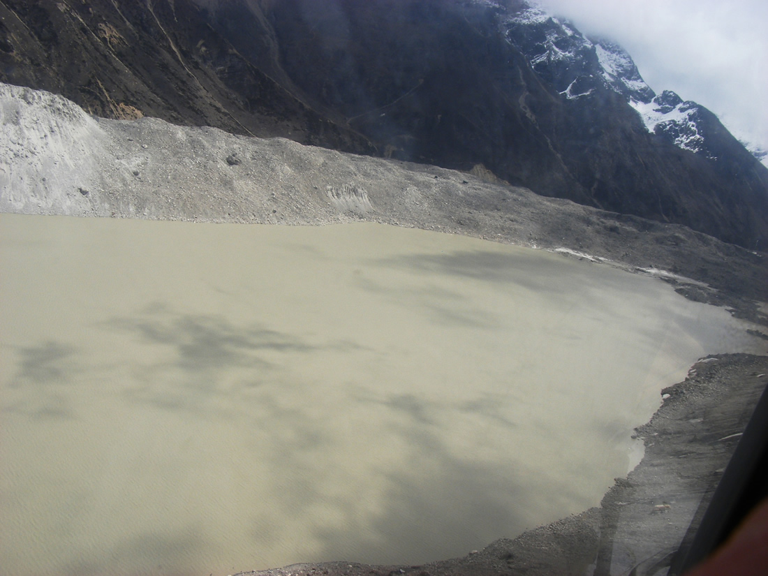 ロウアー バルン氷河湖の視察 ブログ 野口健公式ウェブサイト