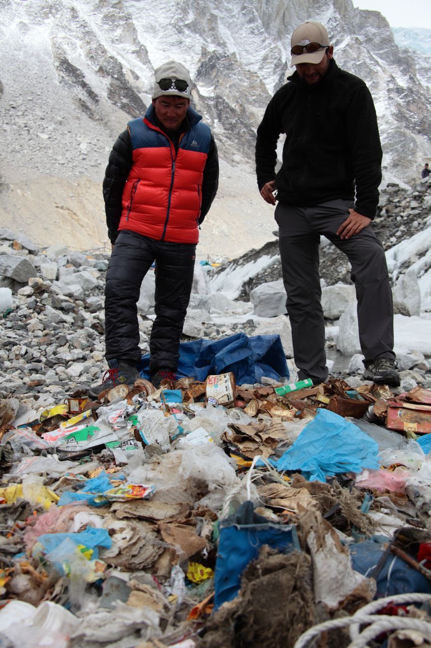 エベレストベースキャンプで清掃活動 ブログ 野口健公式ウェブサイト